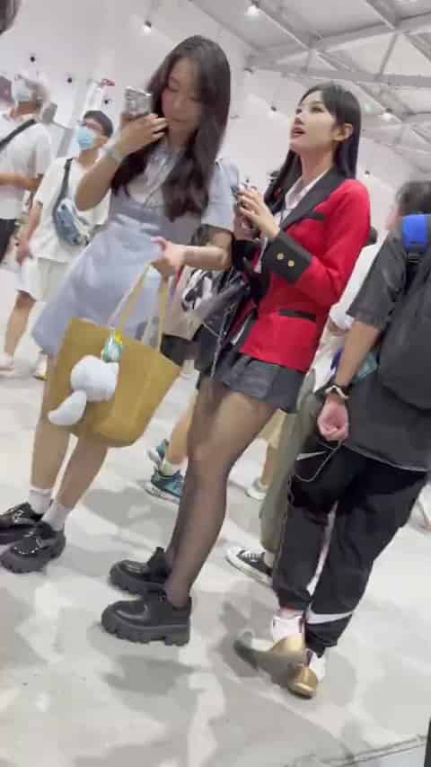 dfe78351-e078-4879-b0ec-35a3ff7c6282.mp4