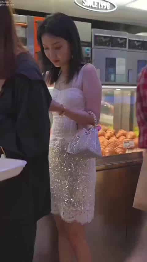 b1cad31c-b7c7-4f0d-b9bb-c360984559a1.mp4