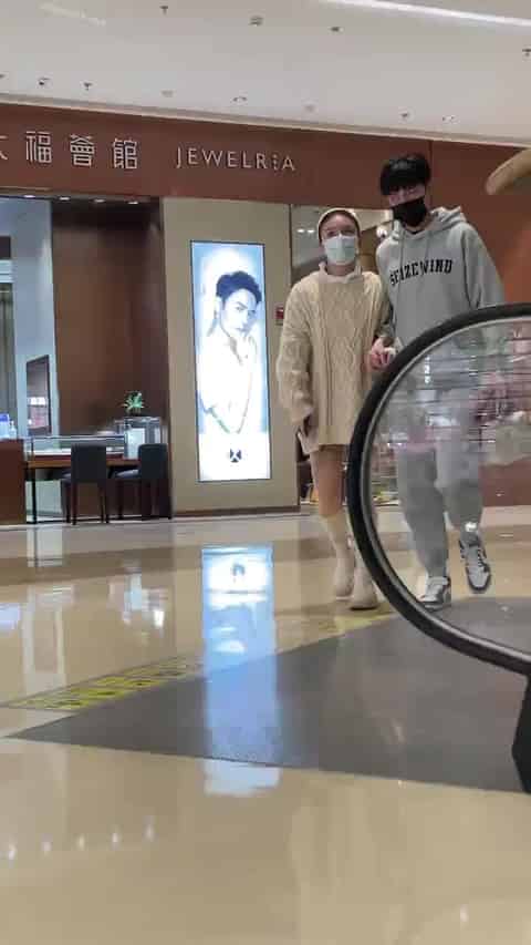 f084b7ee-d3b3-4ea0-a0f1-5b81fb7f441e.mp4