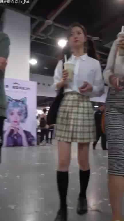 c33e66ff-d1ee-401e-b53d-1f9204760022.mp4