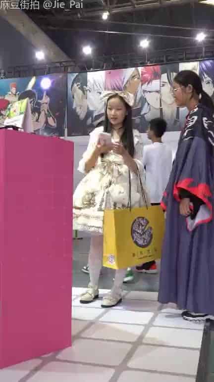 8a300575-97b7-4368-b16e-2adba045c73a.mp4