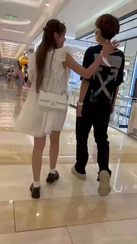 e51226ec-b3cb-44b7-84c9-f750aef19d4e.mp4