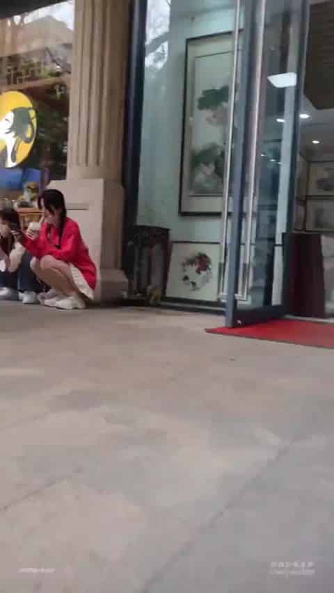 8ef35417-8518-4ccf-8a88-fe767817b984.mp4