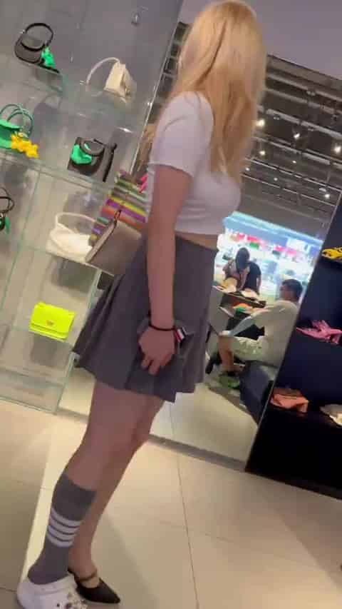 2c407915-b041-4717-b4d0-e22bd890d9c9.mp4