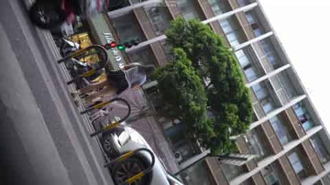 f27adfb2-d41a-4deb-b965-a2d35ae52f72.mp4