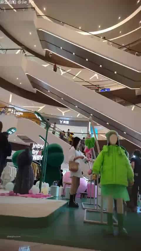 1022dbf9-d378-4ac2-ada1-7be0e8de25ec.mp4