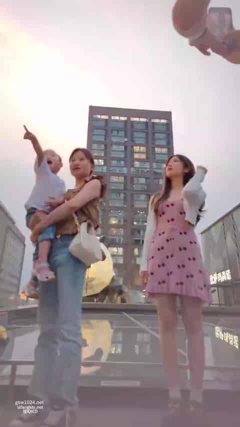 e40b9b25-c9eb-4c15-a280-2ff64a48b643.mp4