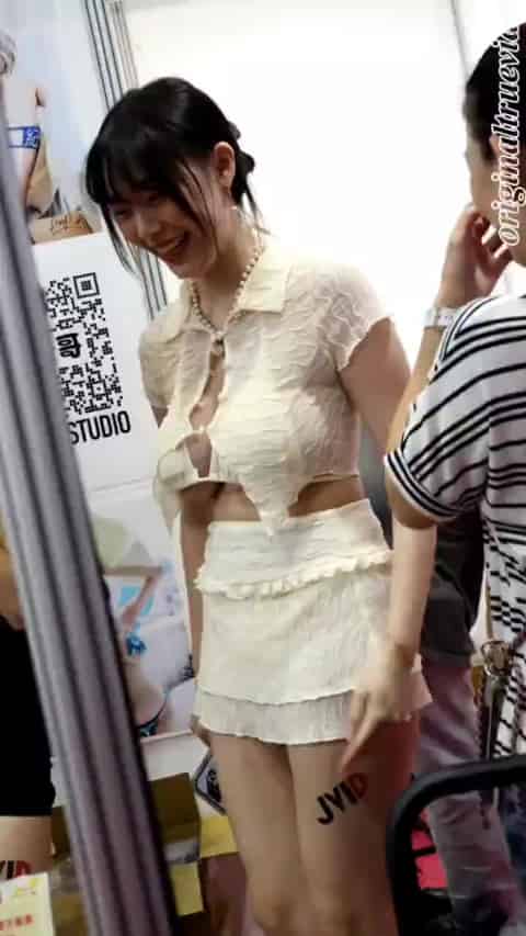 edf1820b-5138-45b5-bf1a-c93905cb9287.mp4