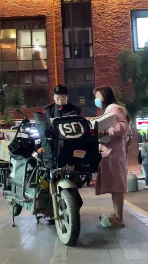 b9fa634d-c4b7-4c29-8eb9-355f24fb3d20.mp4