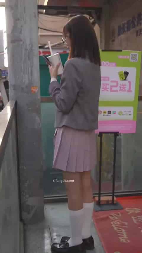 31fc5f66-6396-435f-905a-704cc35b2389.mp4