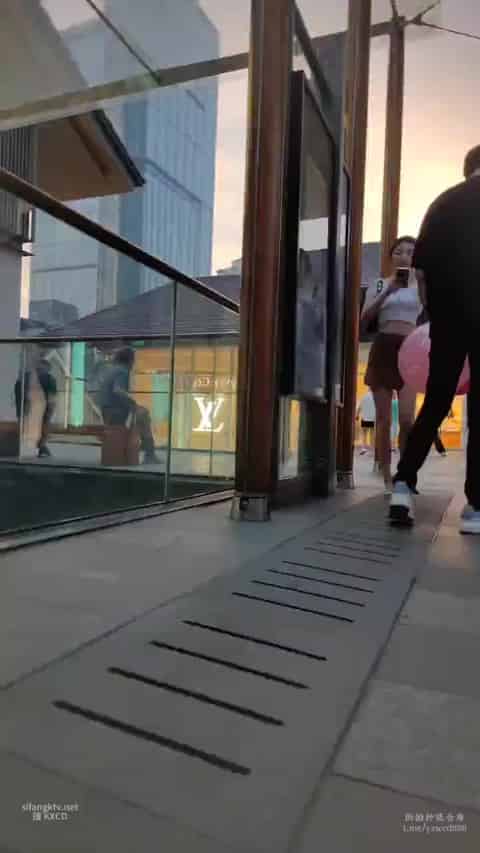 ea434633-e78b-412f-ab8f-562427266ba8.mp4