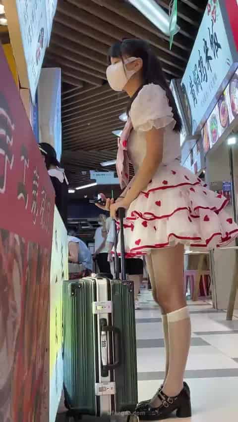 e595fd4c-9f3d-426e-8764-f53416f671f0.mp4