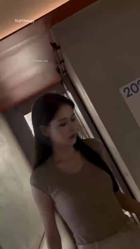 739e892b-55ac-4904-9db9-8251269adfc1.mp4