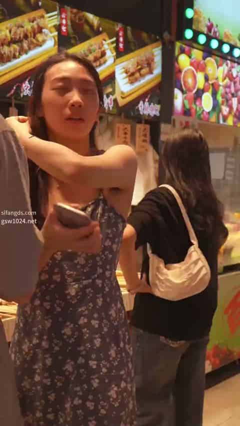 e8ec0ff8-eb7b-43c9-9a5e-4b0a3f5d7f1f.mp4