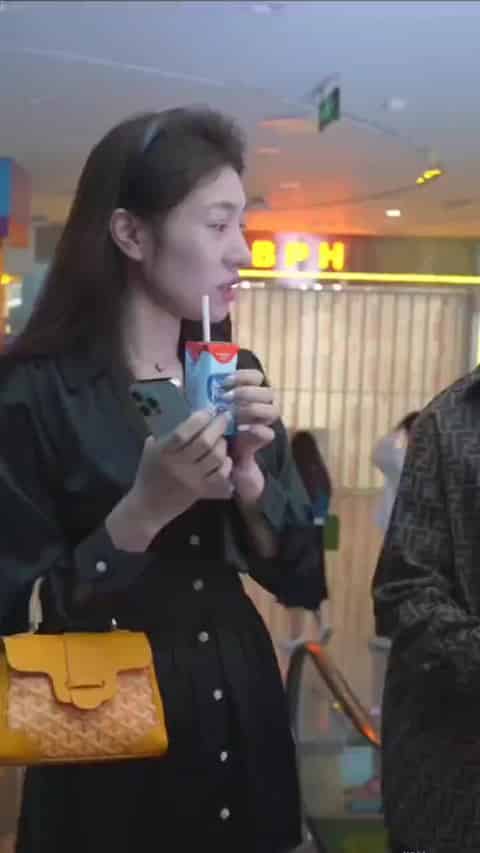 3bf4671c-af89-4725-9fcf-fdfeec80898e.mp4