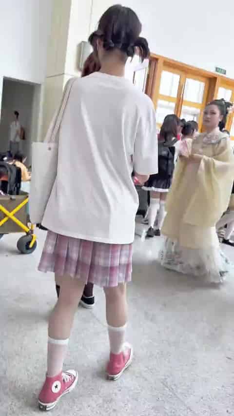 154559c0-b0e6-41d7-80b6-58f0f57fd9bd.mp4