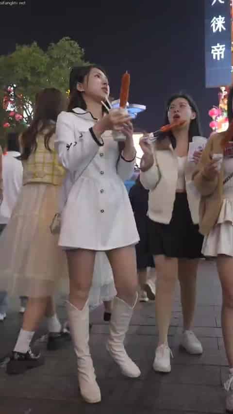 445fb9cb-68f4-4f6d-b2e8-56f19a89bee4.mp4