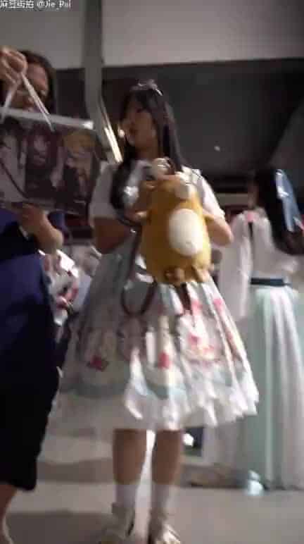 1b4f3359-0556-4913-89a2-9bd96e5cb761.mp4