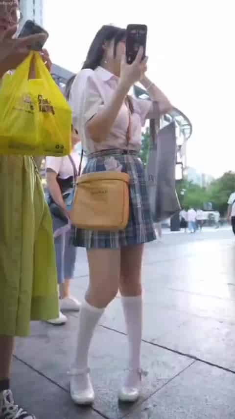 8102b170-8adc-4f9d-8d19-d9277e7a91d7.mp4