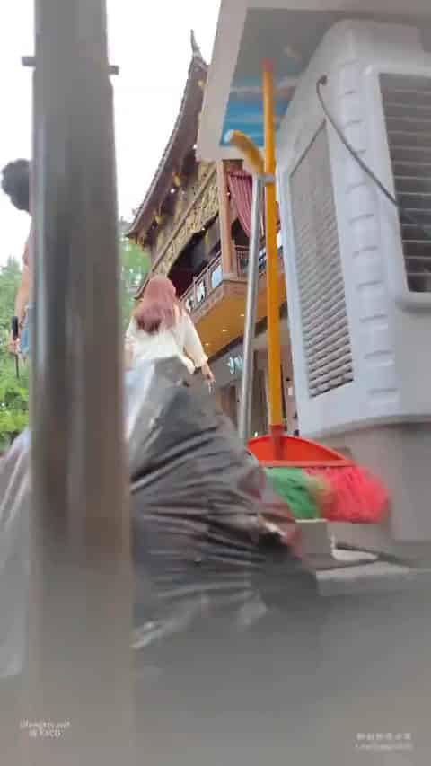 7b9d0322-f94c-45b0-835d-73a2dd60449b.mp4