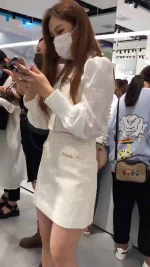 6d2462a3-5366-406e-bcdb-13b78fceb143.mp4