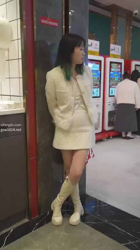 18a44484-9bb7-421b-bd19-fd4a02bea9bd.mp4