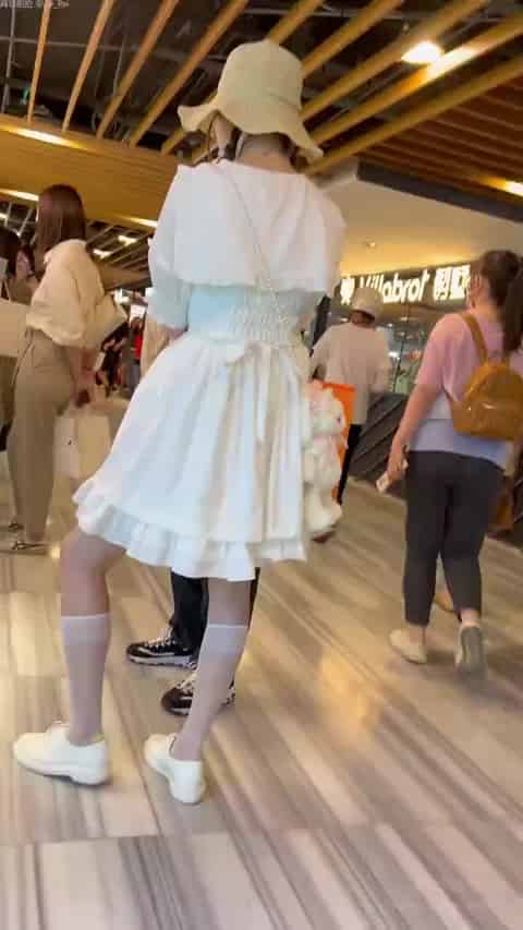 e203fa32-f437-43b5-9c71-6d2d3f84b0cd.mp4