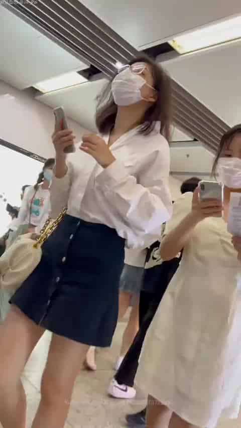 8ee8140d-aca8-4e3e-a6d5-e52404e22c70.mp4