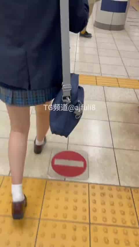 9c085f93-db6a-45c4-ba50-928dbf300912.mp4