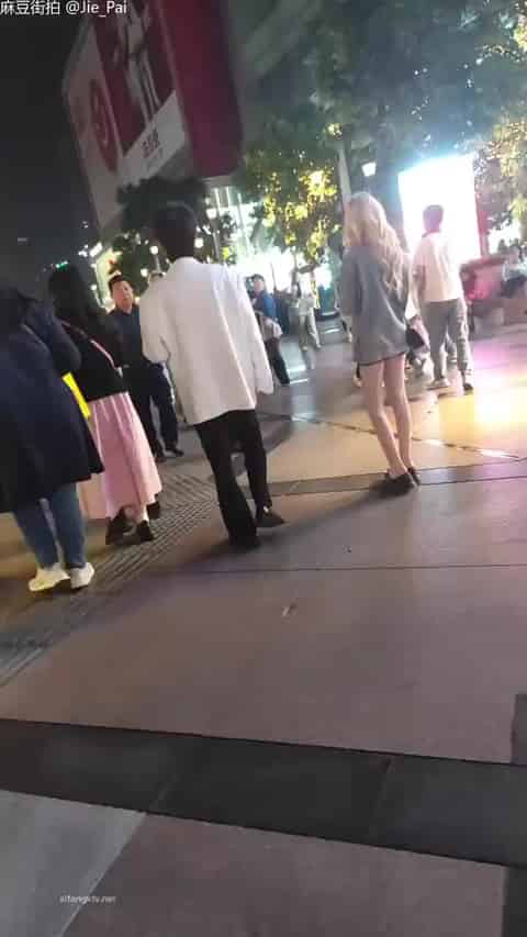 f580ad34-b011-4539-ac5b-1e0583ae8e07.mp4