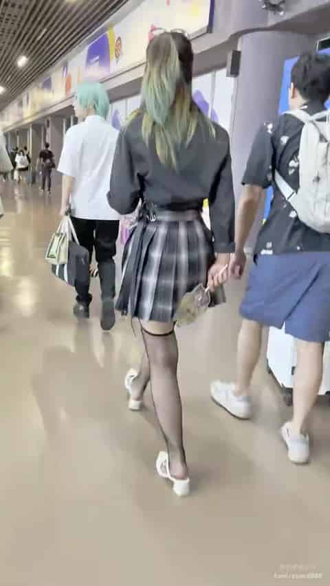 e092c293-40f4-405c-9f6d-fc6dff0fcb51.mp4