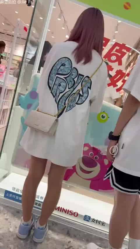 1560ce2c-9a53-4bb4-83b5-ea67e8855f93.mp4