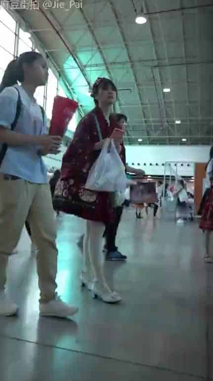 27327b13-9c81-4dd5-a5e3-33ce478facd9.mp4