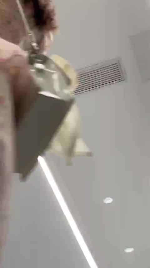 9a693f56-3262-40b0-8178-456dc383d1fd.mp4