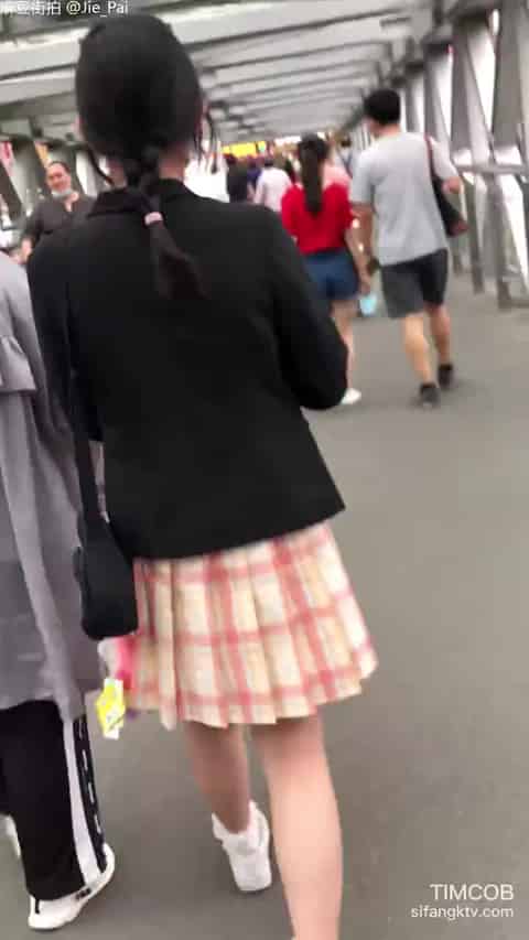 ab1f860f-8733-478d-9f7e-b5a6cb7af70a.mp4