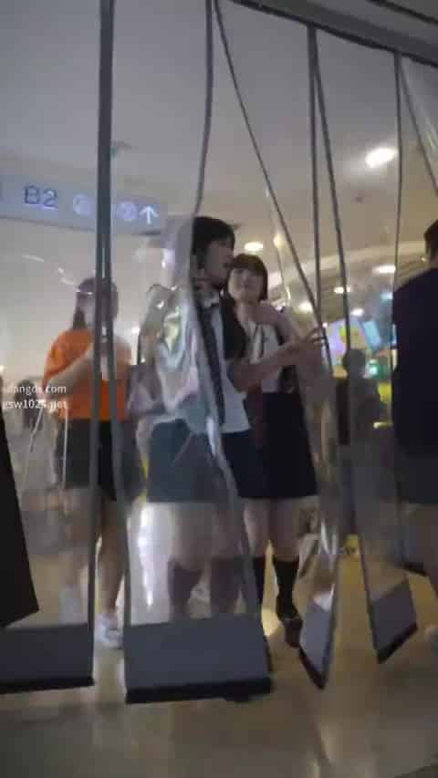 832b4fc7-5d5b-4df7-b5fd-c2e73d1ea503.mp4