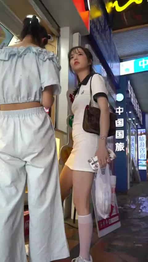 e0b79d8c-bca3-4b71-a2cb-43a6d2135b70.mp4