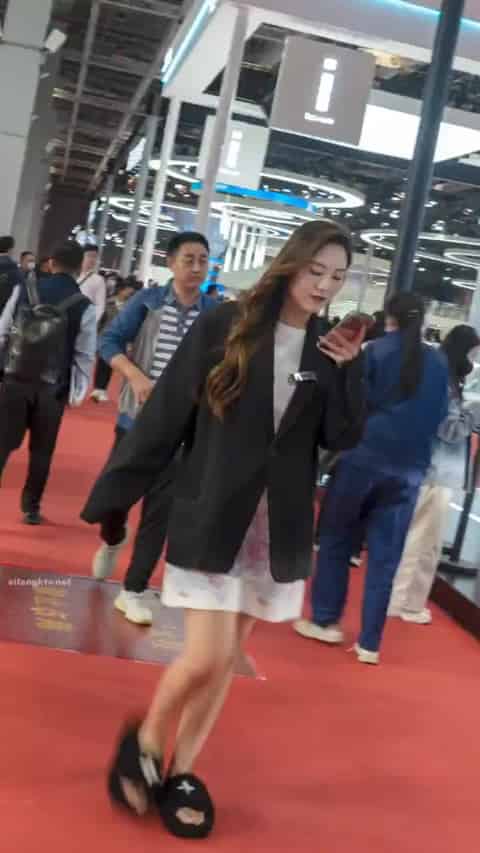 55d1c383-953e-4142-9f56-d1ecb42f1064.mp4