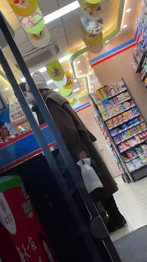 369743fe-ac07-44e3-a4f7-0576405f653d.mp4