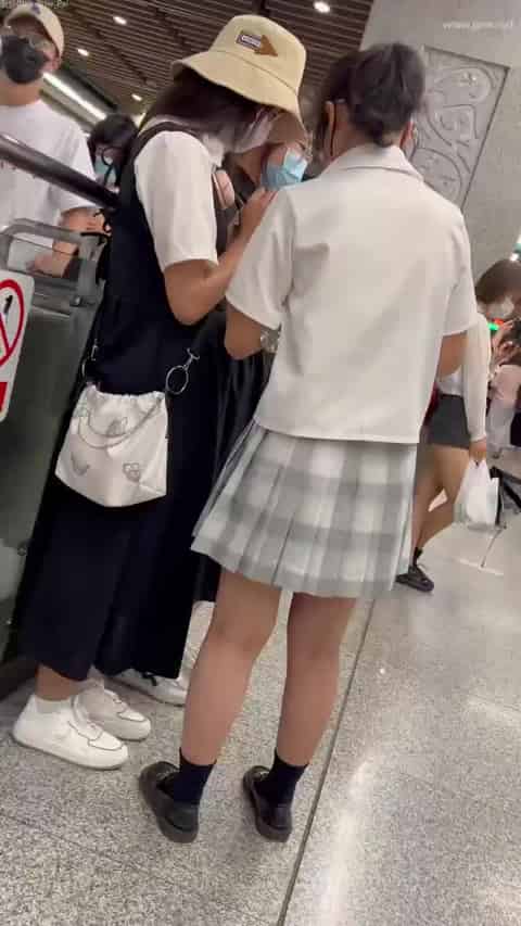 cdab5980-9fab-4a69-a4ae-6d7ffffd93f8.mp4