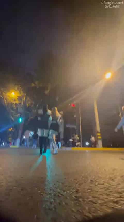 01e5d635-b0b8-4d2a-8d83-247649233c97.mp4