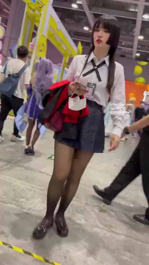 6ed6bc6f-bf30-43f9-99d5-f158fe40c396.mp4