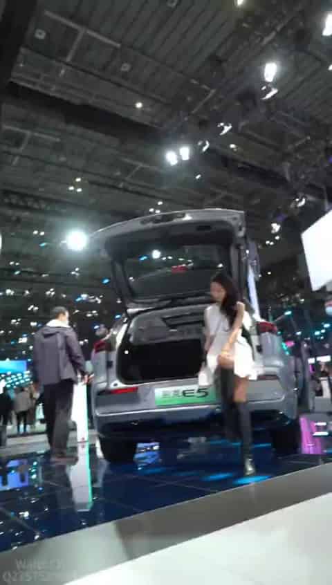 4b1464e1-57ab-4cf8-b6c0-c79e83df1f5a.mp4