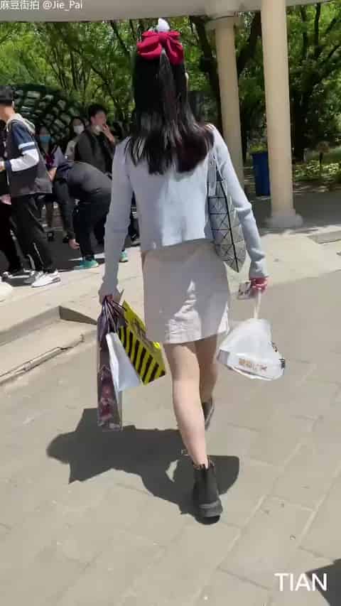 1e966e8c-5169-4961-a0d7-6e3a99147901.mp4