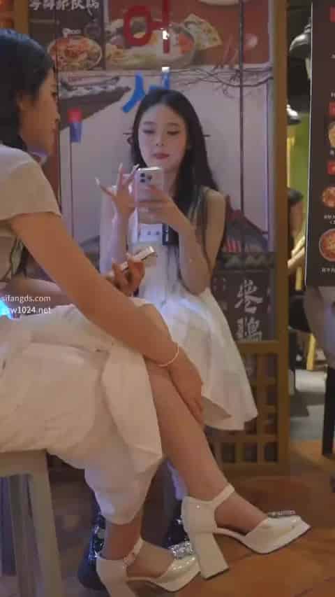 00d150a5-20aa-47bc-ace7-047f1b36b2de.mp4