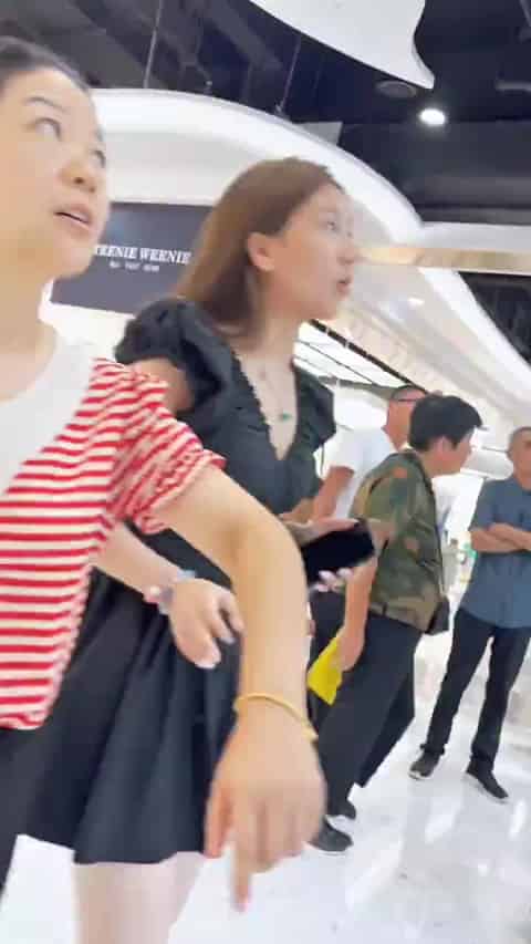 d858bf4a-2549-448b-9bb3-43015a03d882.mp4