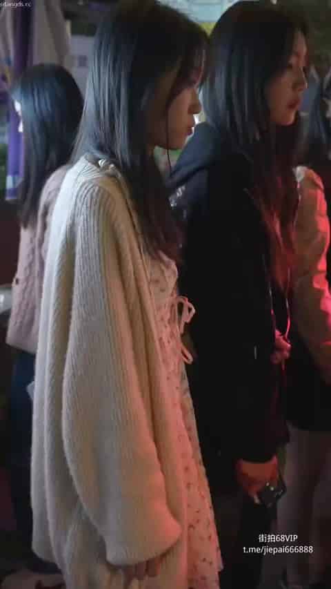 1d64628b-095f-48a7-bccb-c422b7ca1bbd.mp4