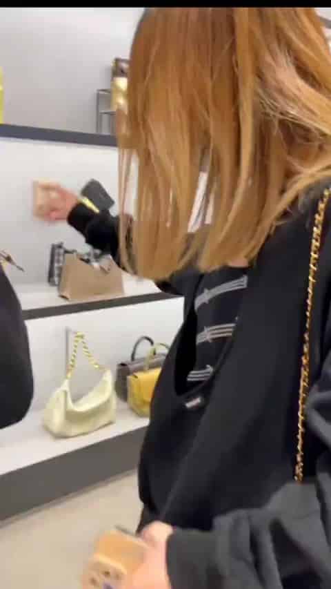 b91265e7-bad5-4e3e-92a2-53d7b3d5fc8f.mp4