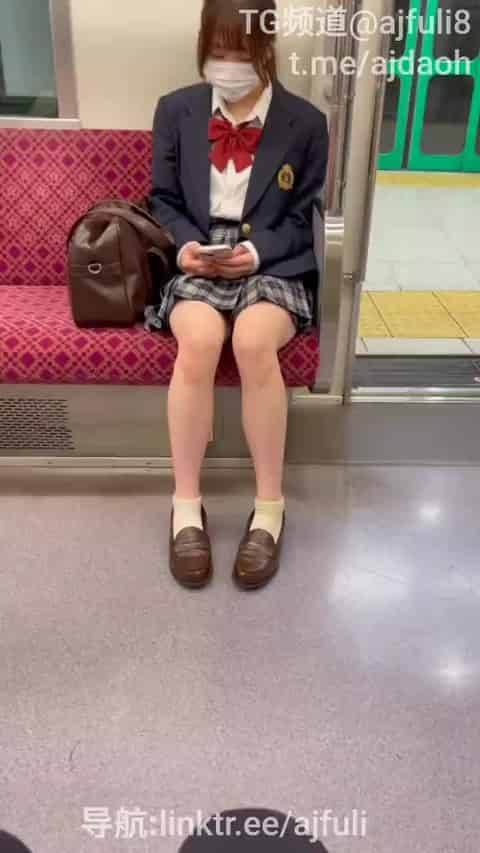 4dc97348-0d23-4cb4-9102-d298de32a46e.mp4