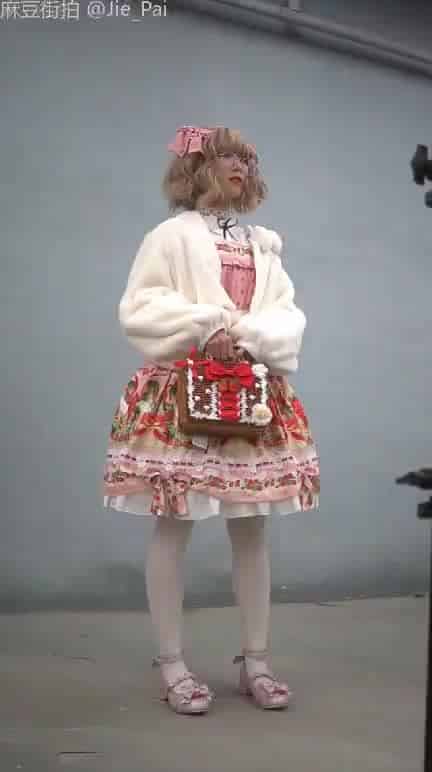 7de8f5d6-f8f5-4106-b93e-593ed94d0bf8.mp4